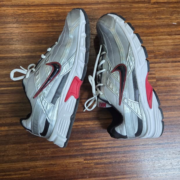 나이키 이니시에이터 실버 265