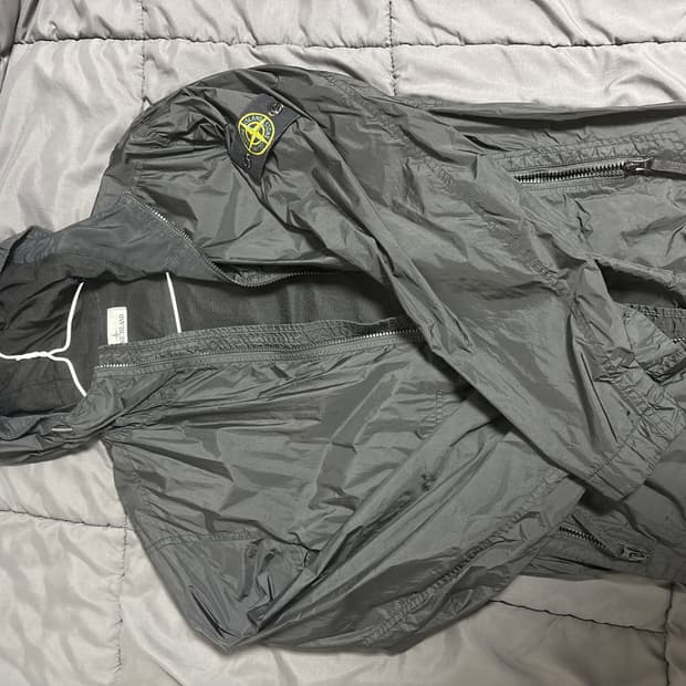 스톤아일랜드 바람막이 m사이즈