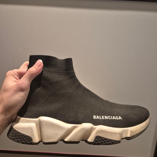 발렌시아가 스피드러너 260