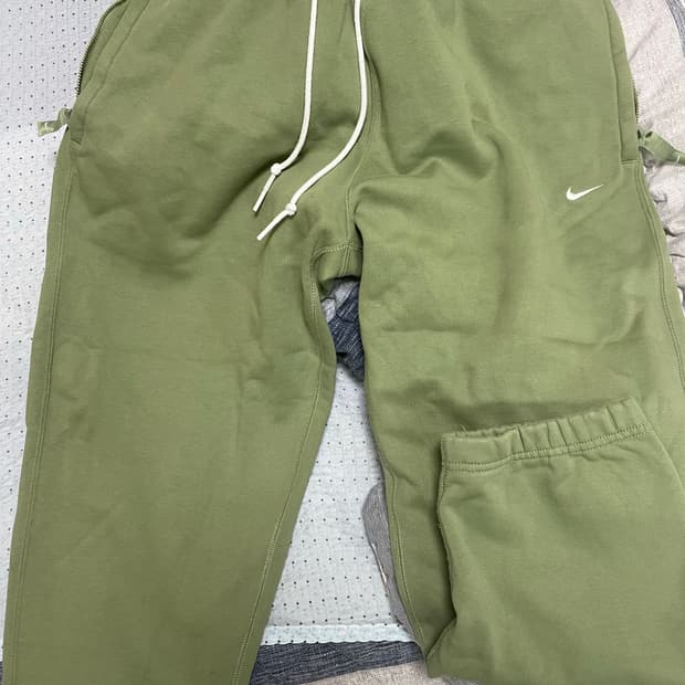 나이키 솔로스우시 플리스 팬츠 오일 그린 L