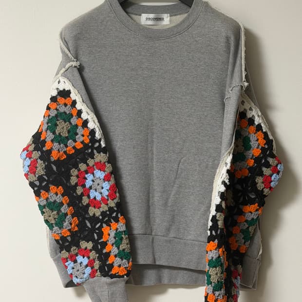 DISCOVERED 크로셰 스웨트셔츠