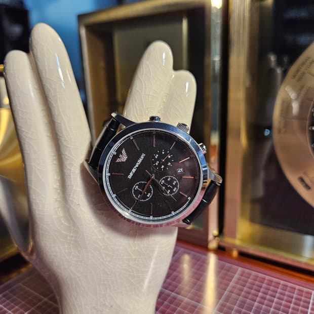 엠포리오 알마니 가죽 쿼츠 시계