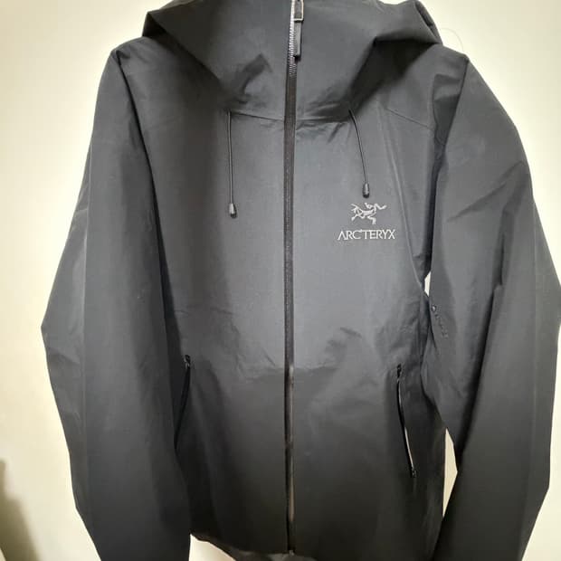 아크테릭스 검정 바람막이