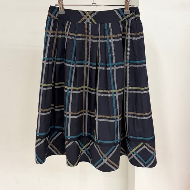 꾸레쥬 네이비 체크 패턴 플리츠 미디 스커트 