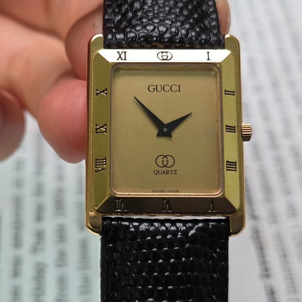 레어] 빈티지 구찌 사각탱크 4200M 칼침핸즈 골드다이얼 남성용 쿼츠
