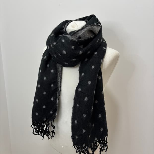 액시즈팜 도트 머플러 목도리