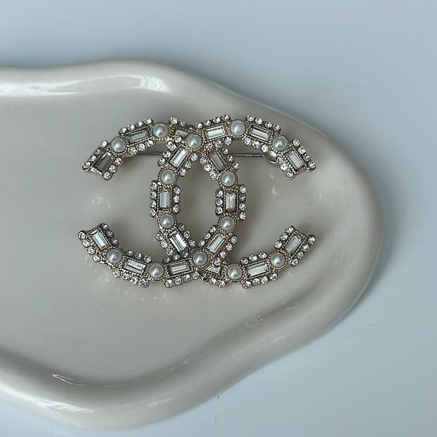 샤넬 실버 스퀘어 진주 업사이클링 브로치