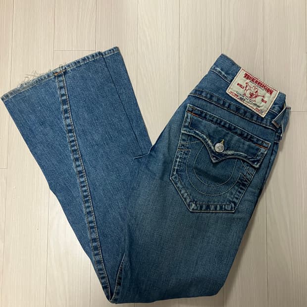 truereligion low-rise bootscut denim