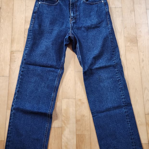 무신사스탠다드 청바지 팝니다.
