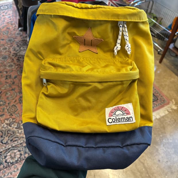 콜맨 아웃도어 머스터드 백팩