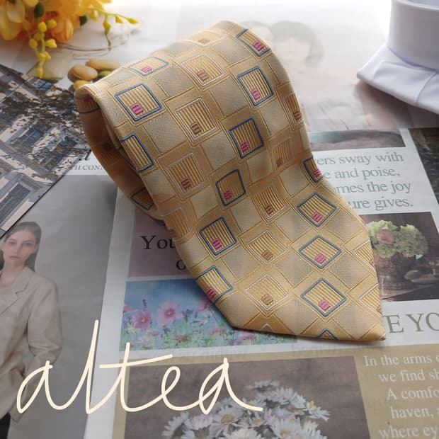알테아 실크 베이지 스퀘어 패턴 넥타이 9.5cm A등급 A18716
