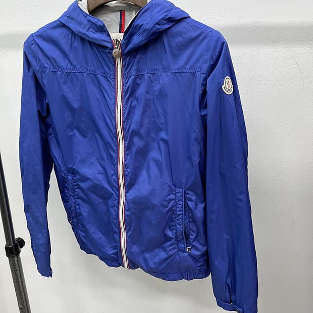 여) 몽클레어 후드 바람막이자켓 