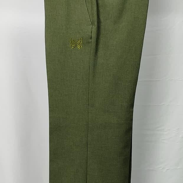 니들스 x 스튜디오스 슬랙스 올리브