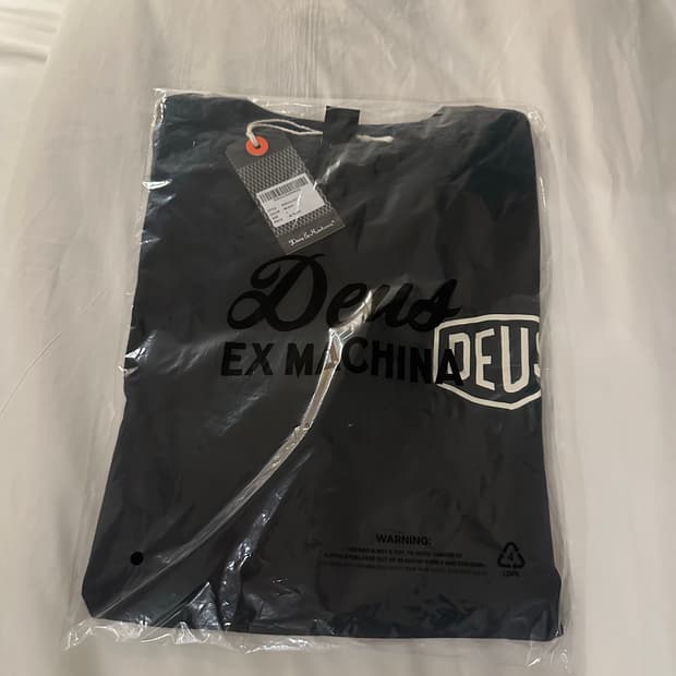 데우스 엑스 마키나 반팔