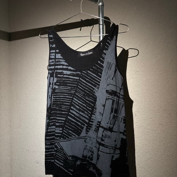 12 unknown graphic sleeveless