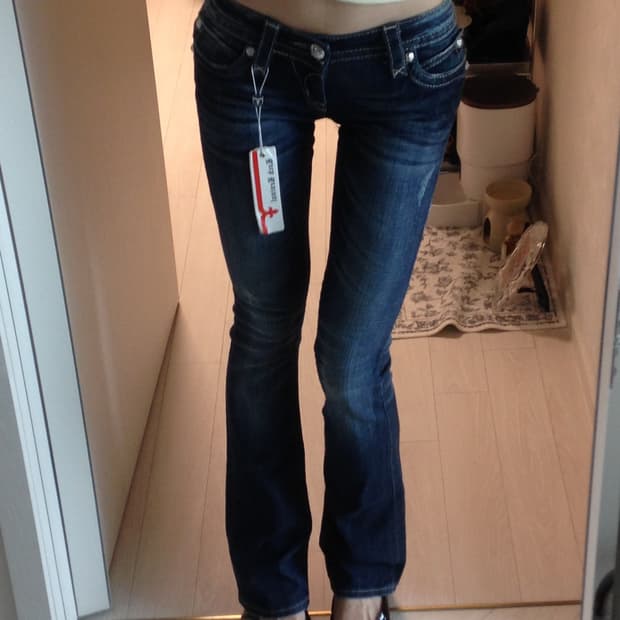 착샷) lowrise boots cut denim pants