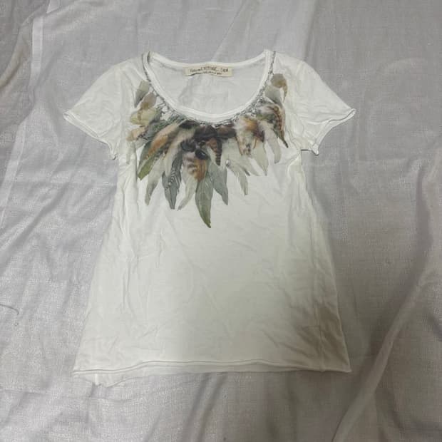 "G.O.A" OO's Mood Feathers Print Tee