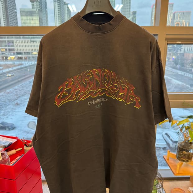 발렌시아가 오프쇼어 티셔츠 2사이즈