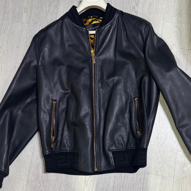 베르사체 가죽레더 봄버 자켓 싸게 팝니다