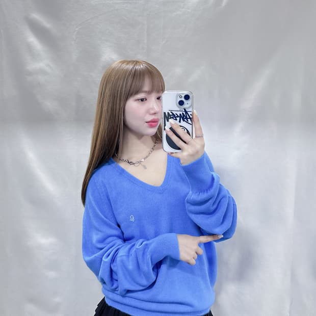 크리스찬디올 90‘s 베이비블루 오버핏 브이넥 니트 