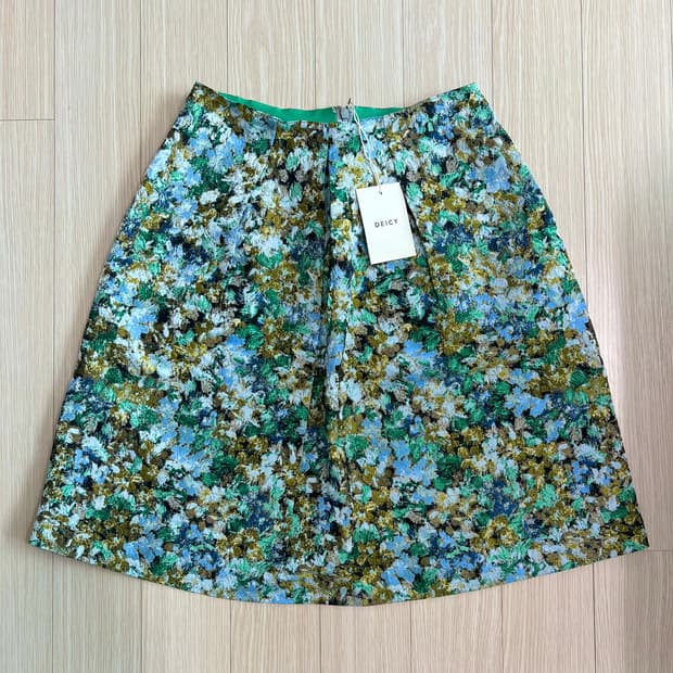 [새제품] deicy 데이시 자수 미디스커트 
