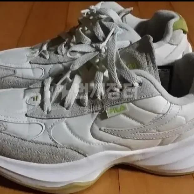 휠라 트라이벌 레이스 240