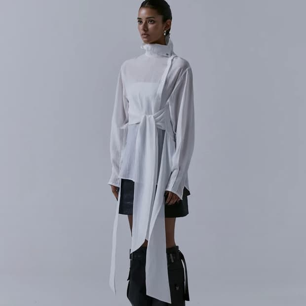 트리밍버드 3-way 하이넥 랩 블라우스