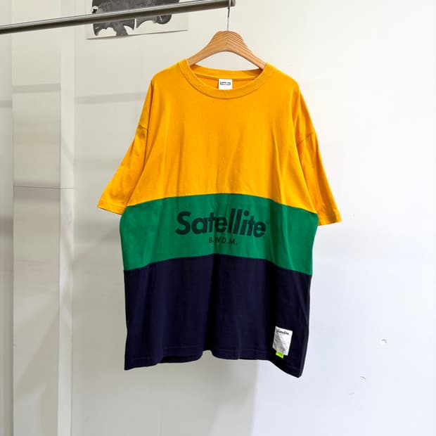 SATELLITE 반팔 티셔츠