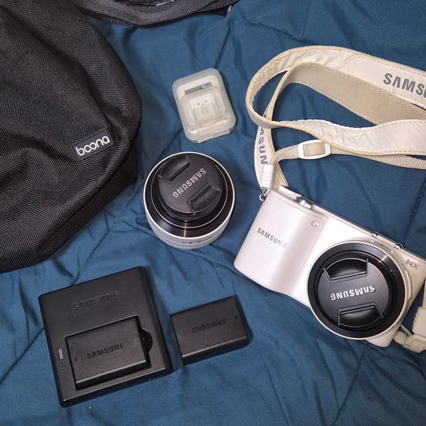 삼성 NX2000 화이트 빈티지 카메라 디카 미러리스 samsung