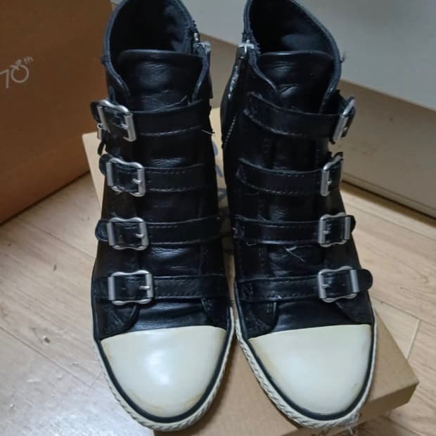 애쉬 레더 웨지힐 37