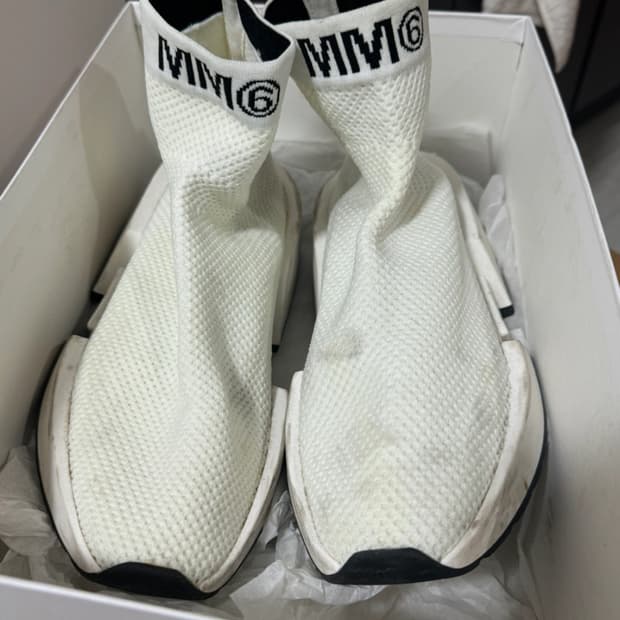 Mm6 삭스스니커즈