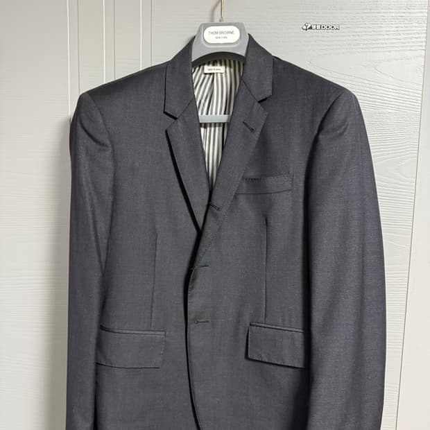 톰브라운 하이암홀 다크그레이 수트 2사이즈