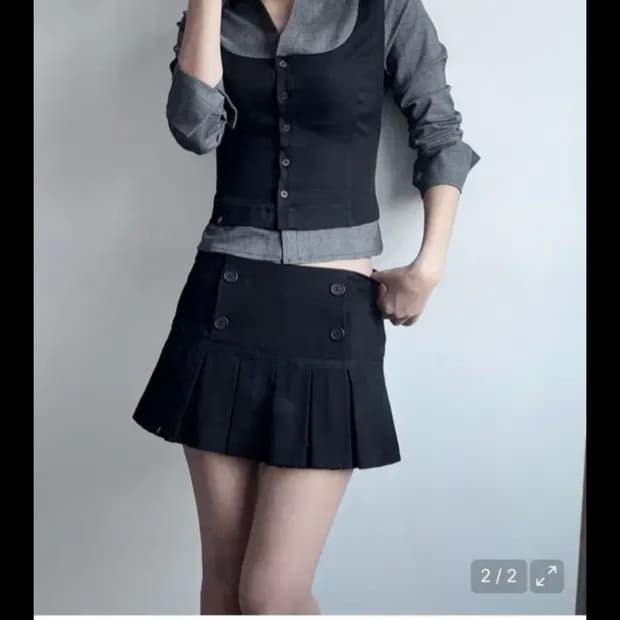 시너진  BUTTON LACE PLEATED SKIRT BLACK