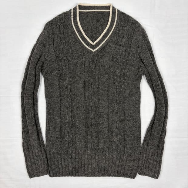 Soft Cable V-Neck Knit Top