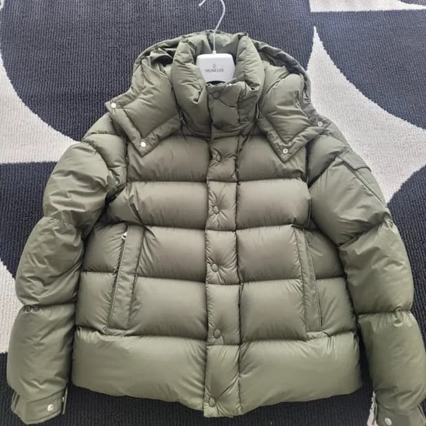 몽클레어 베제르 카키 2