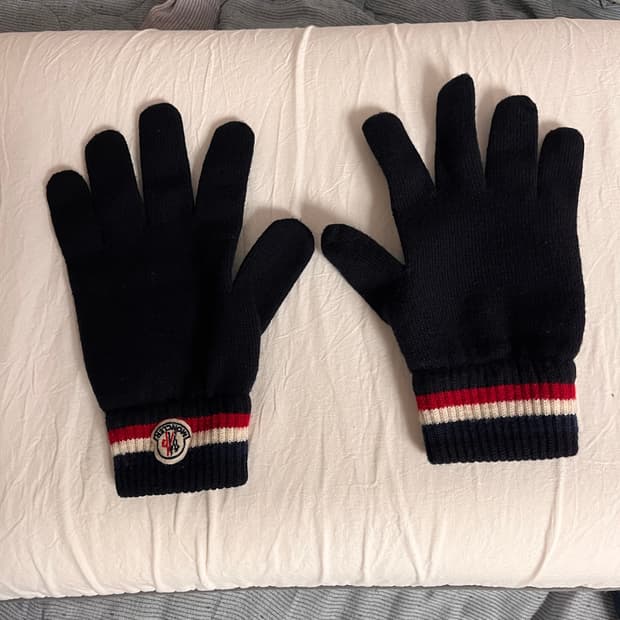 몽클레어 장갑 블랙