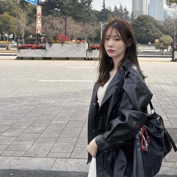 이유경X여밈 - 트라페즈 백 블랙