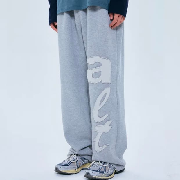 더콜디스트모먼트 alt sweat pants