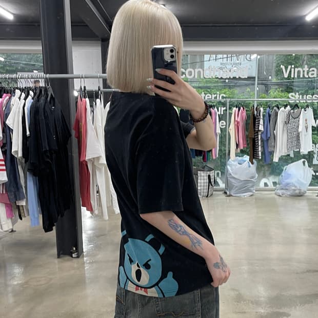히스테릭 글래머 백 퍽베어 프린팅 반팔 티셔츠