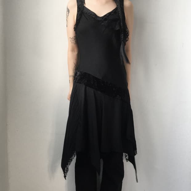 Unbalanced sleeveless onepiece