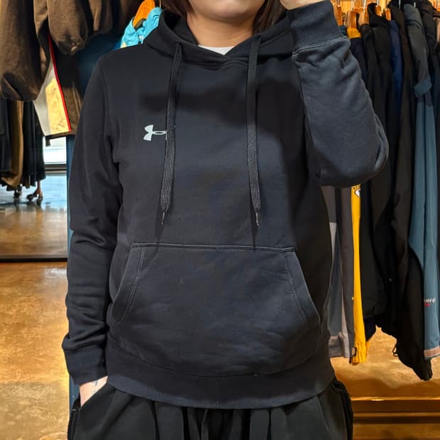 언더아머 블랙 후드