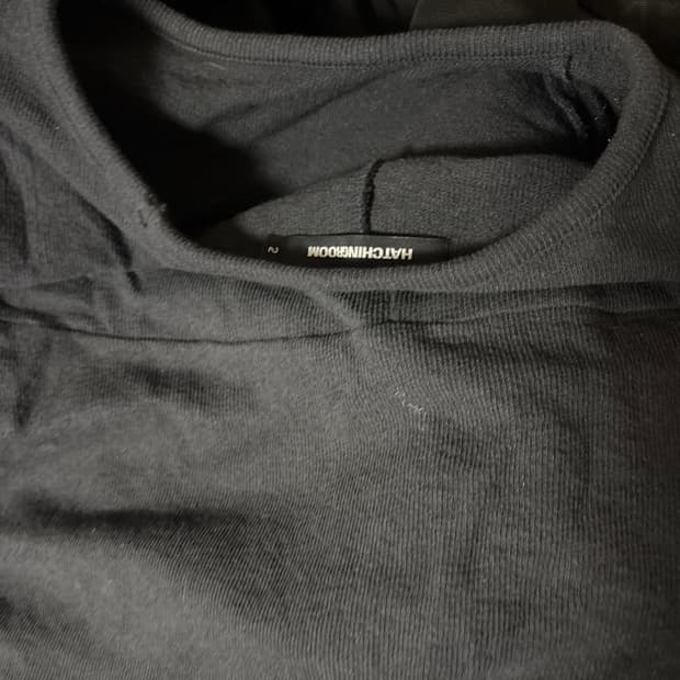 해칭룸 핑거홀 티셔츠