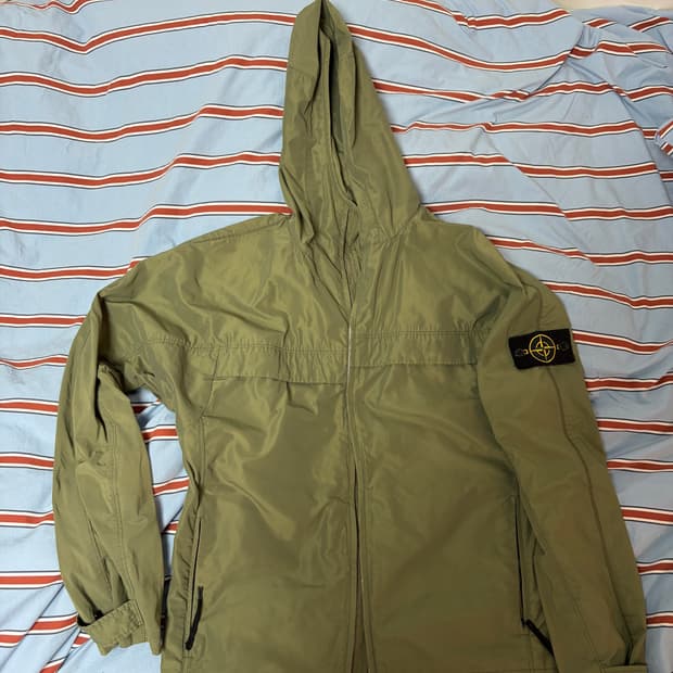 스톤아일랜드 카키 바람막이
