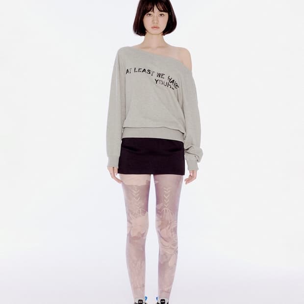 유희 오프숄더 맨투맨