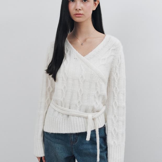 몽돌 언발란스 케이블 랩 니트 탑 아이보리