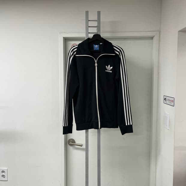 아디다스 유로파 트랙탑 져지 블랙 100