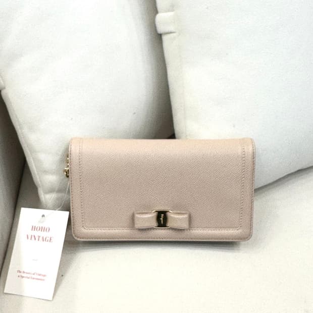 페라가모 바라리본 WOC 미니 크로스백 (정품)