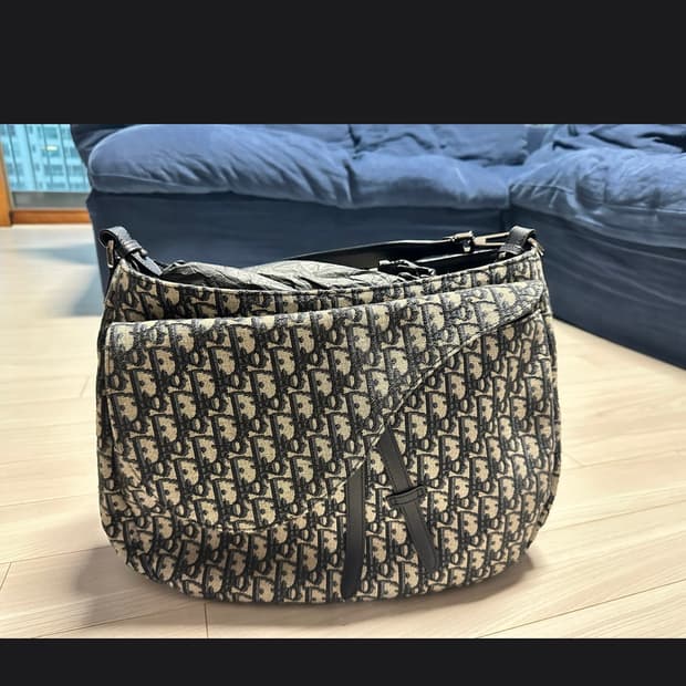 디올 새들 소프트백 판매합니다
