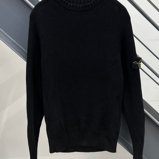 스톤아일랜드 와펜 블랙 골지 니트