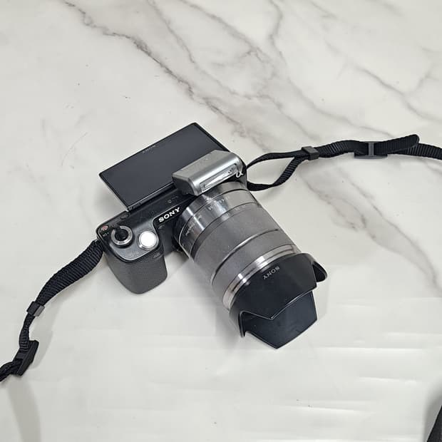 소니 알파 NEX-5N 미러리스 /18-55mm 렌즈
